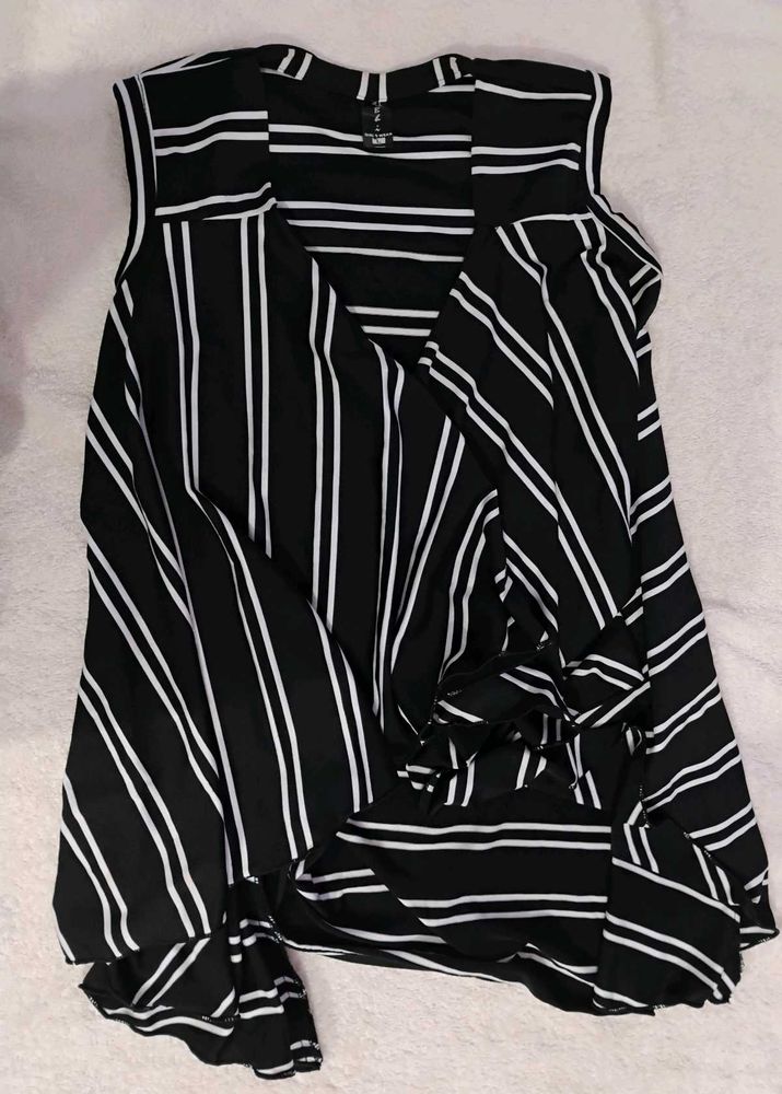 Striped Sleeveless Shrug