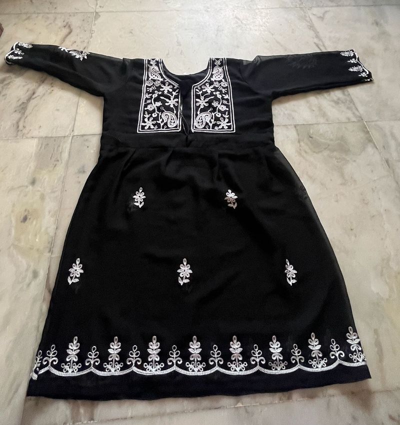 Elegant Black Embroidered Kurta