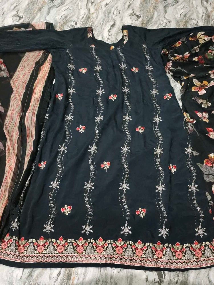 Embroidered Kurta Set