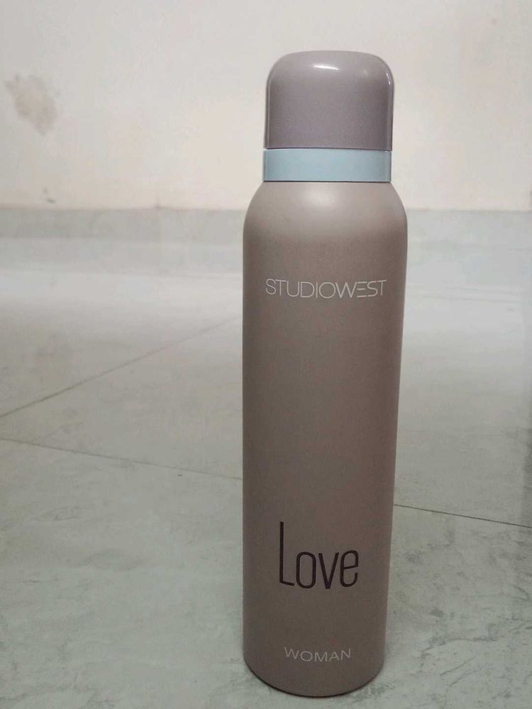 Studio West LOVE WOMAN Body Spray