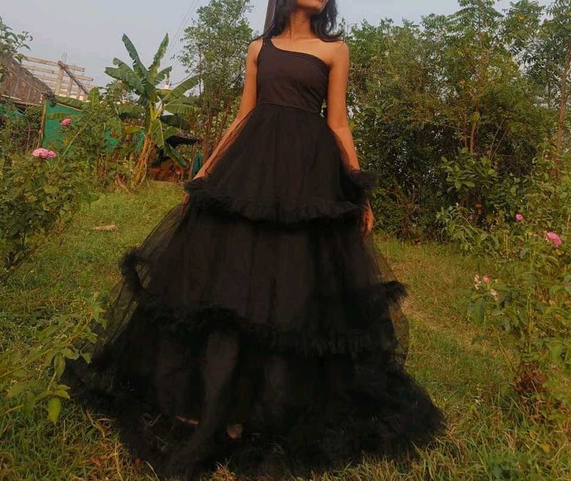 Removable Strap black gown 🖤