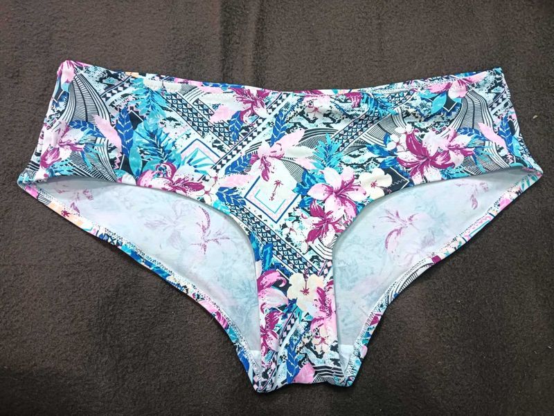 Floral Print 🖤Bikini Bottom