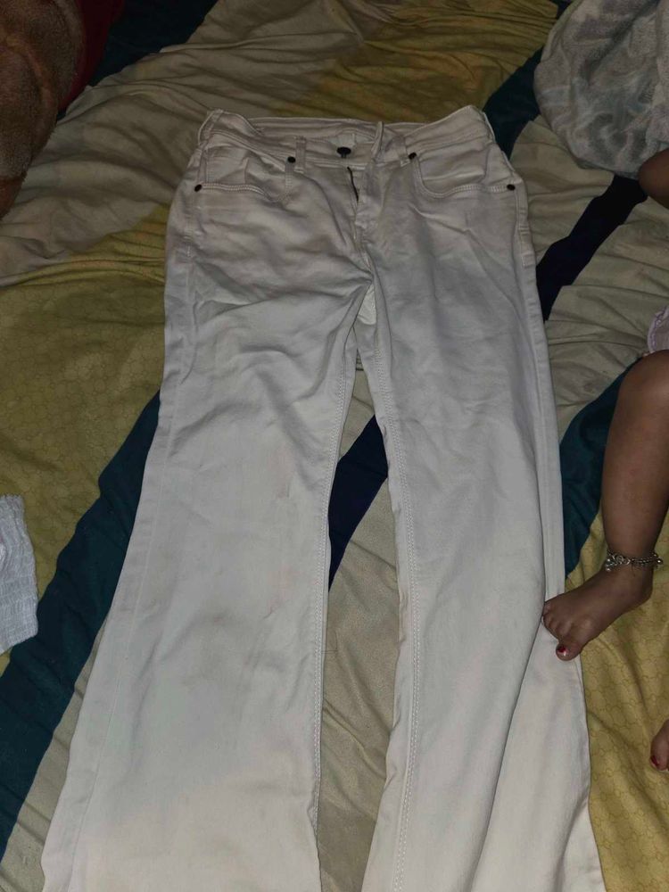 Top With White Jean&#39;s