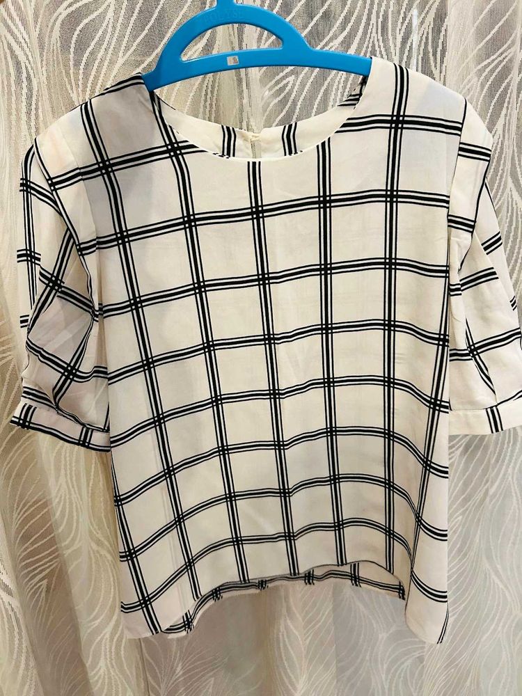 Checkered korean Top