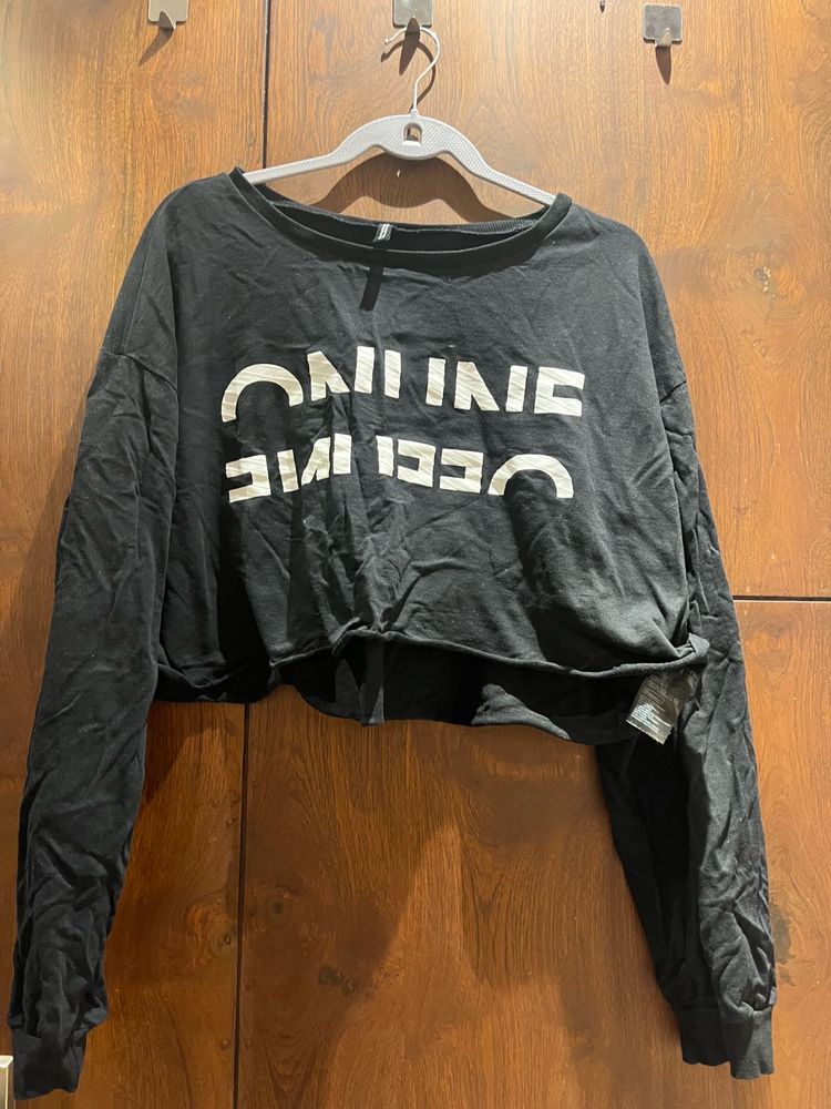 Black Crop Top with Bold Print – H&amp;M Divided