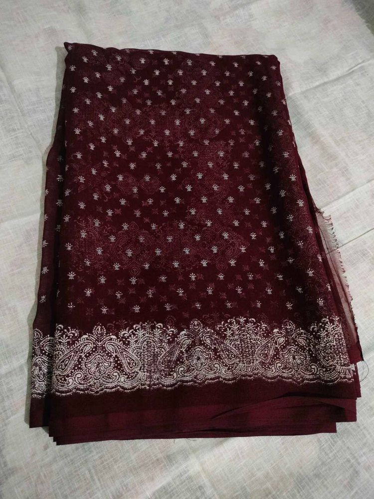 Burgundy saree having white design print.