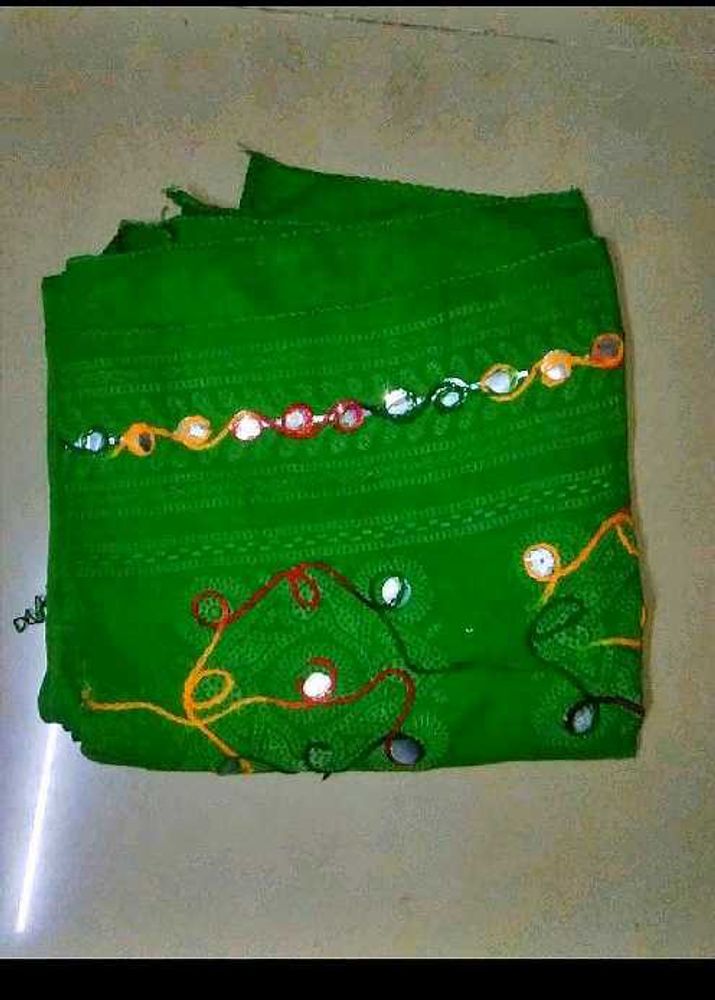 Green Embellished Dupatta And Leggings Set