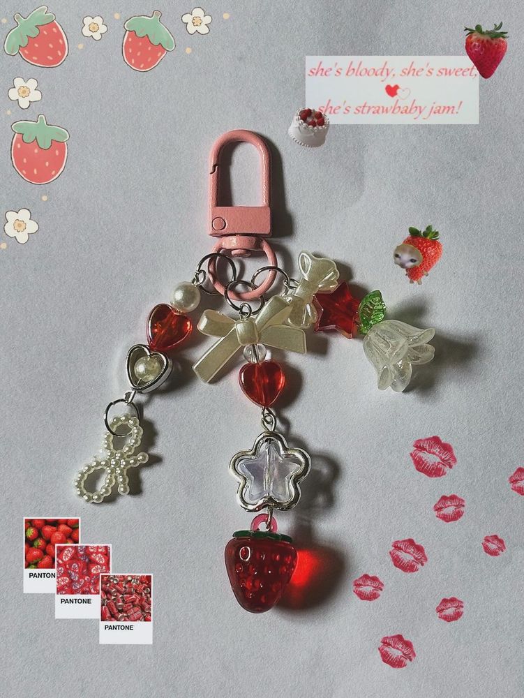 CUTE STRAWBERRY CHARM KEYCHAIN🍓