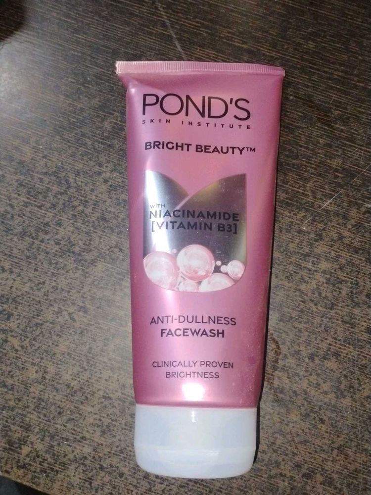 Pond&#39;s Bright Beauty Facewash