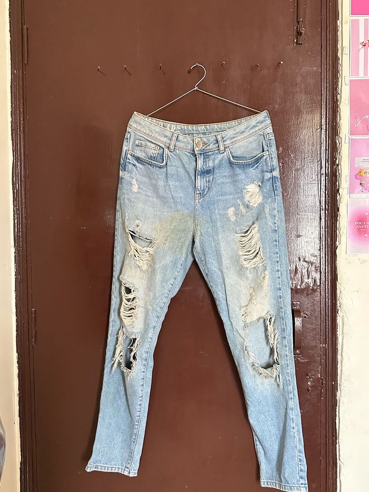 Ripped straight fit jeans