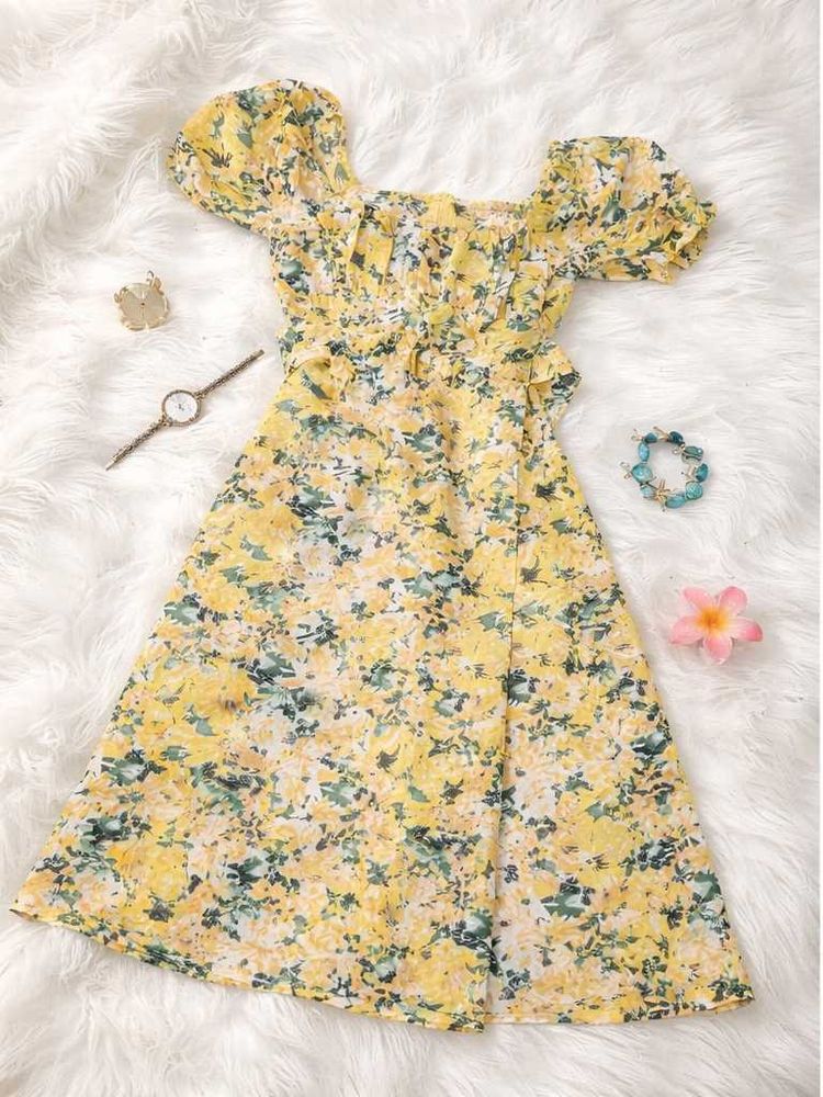 A-Line FloralPrinted Calf Length Yellow dress.