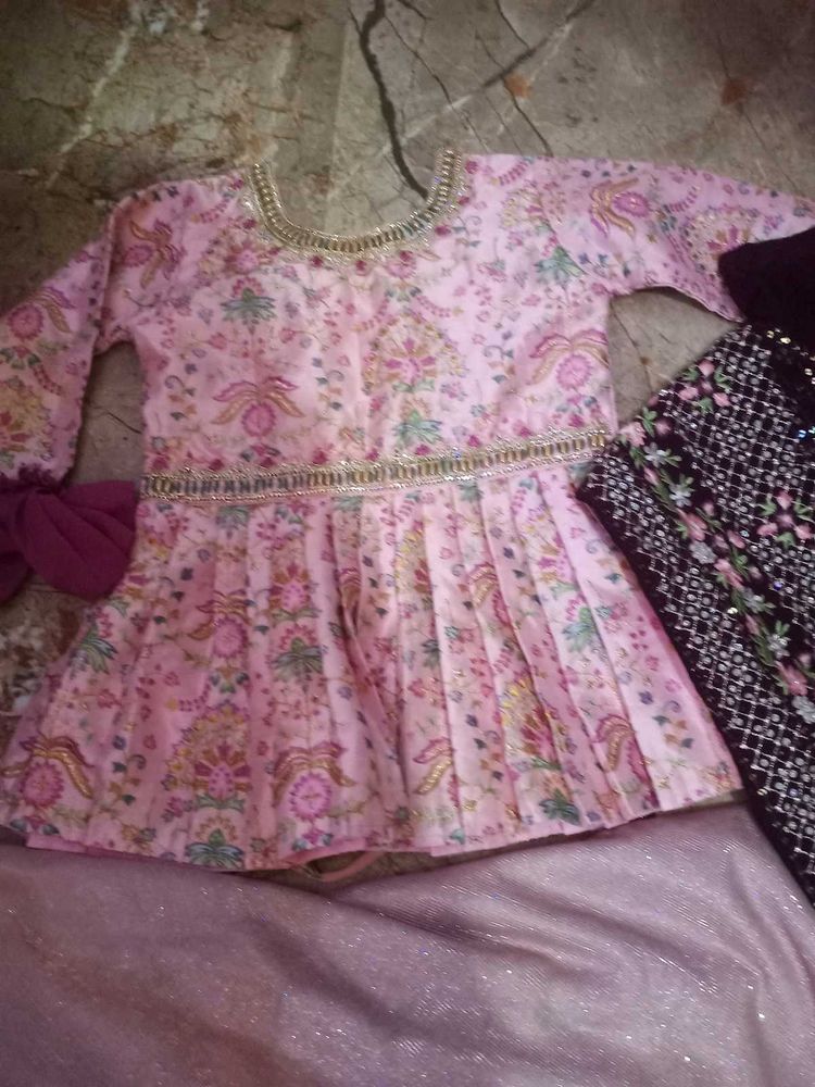 2Choli 1Lehnga 1Legi 2duptta