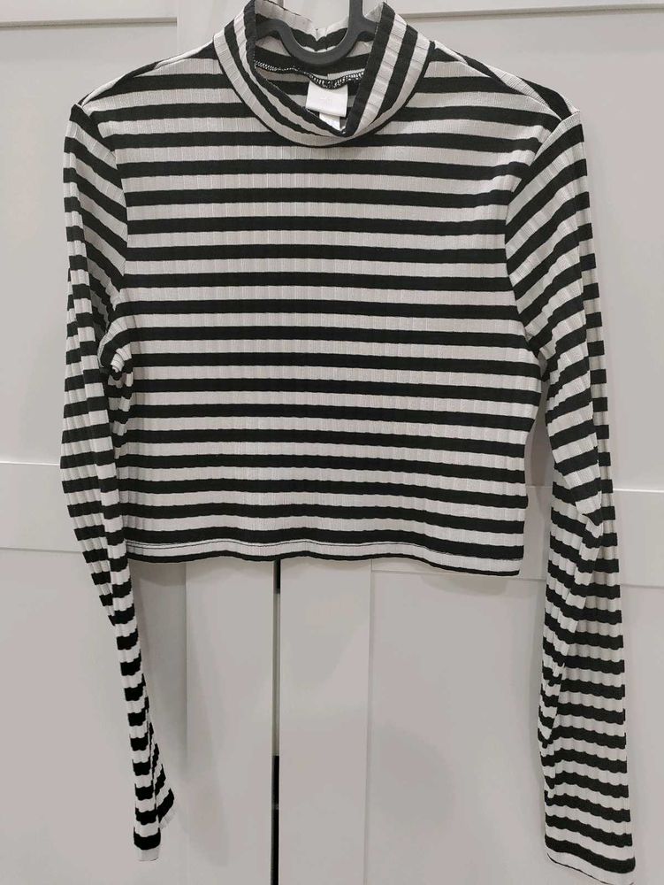 H&amp;M Black Cropped Turtle Neck Top
