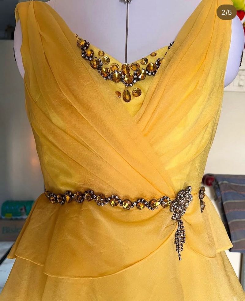 Elegant Yellow Ethnic Gown🎀🦋💛