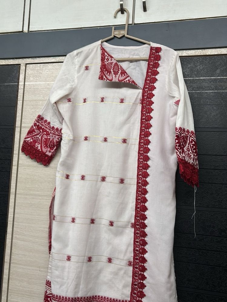 Elegant White &amp; Red Kurta