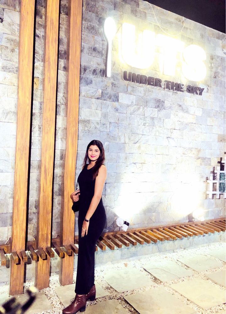 SCURHT TThe Dress Is In Very Top Notch Condition