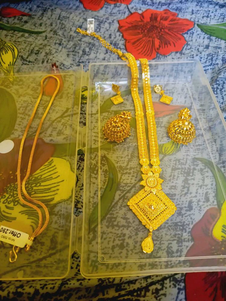 Forming gold jewellery mixed collection
