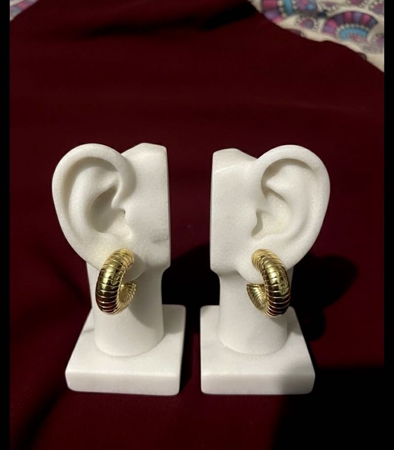 Gold Ribbed Hoop Earrings