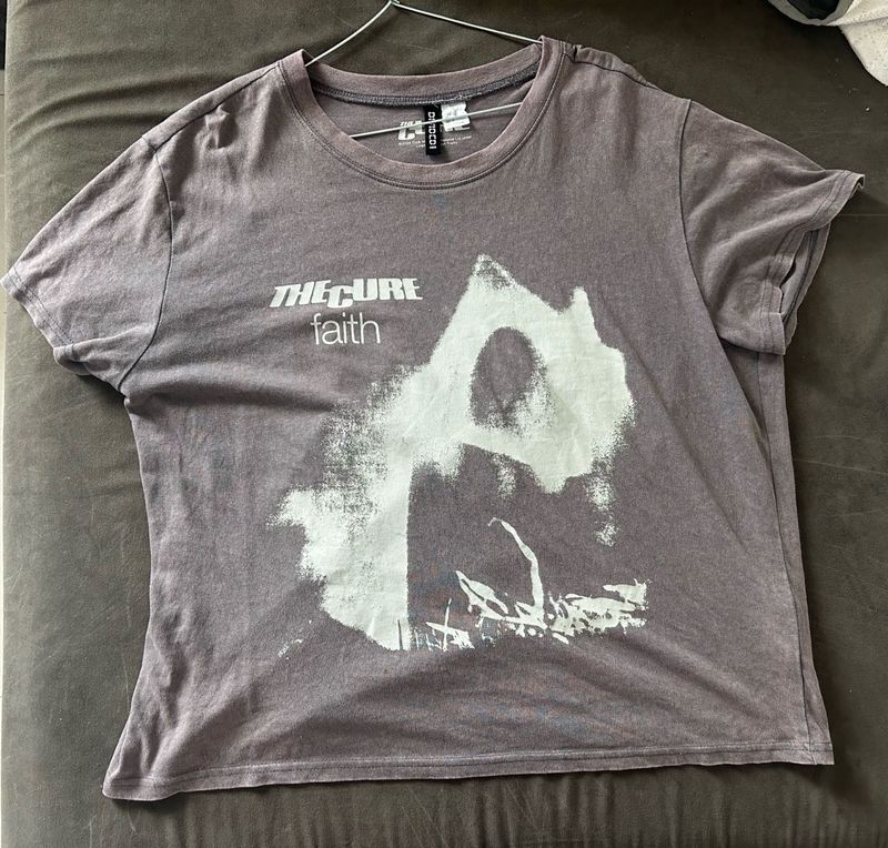 HM SIZE L The Cure Faith Graphic Tee