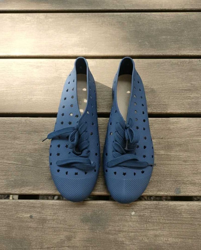 Cute Blue Lace-Up Flats