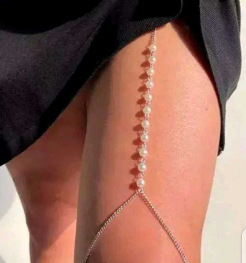 &#34;Town Of Trinkets&#34; Pearl Drop Thigh Chain