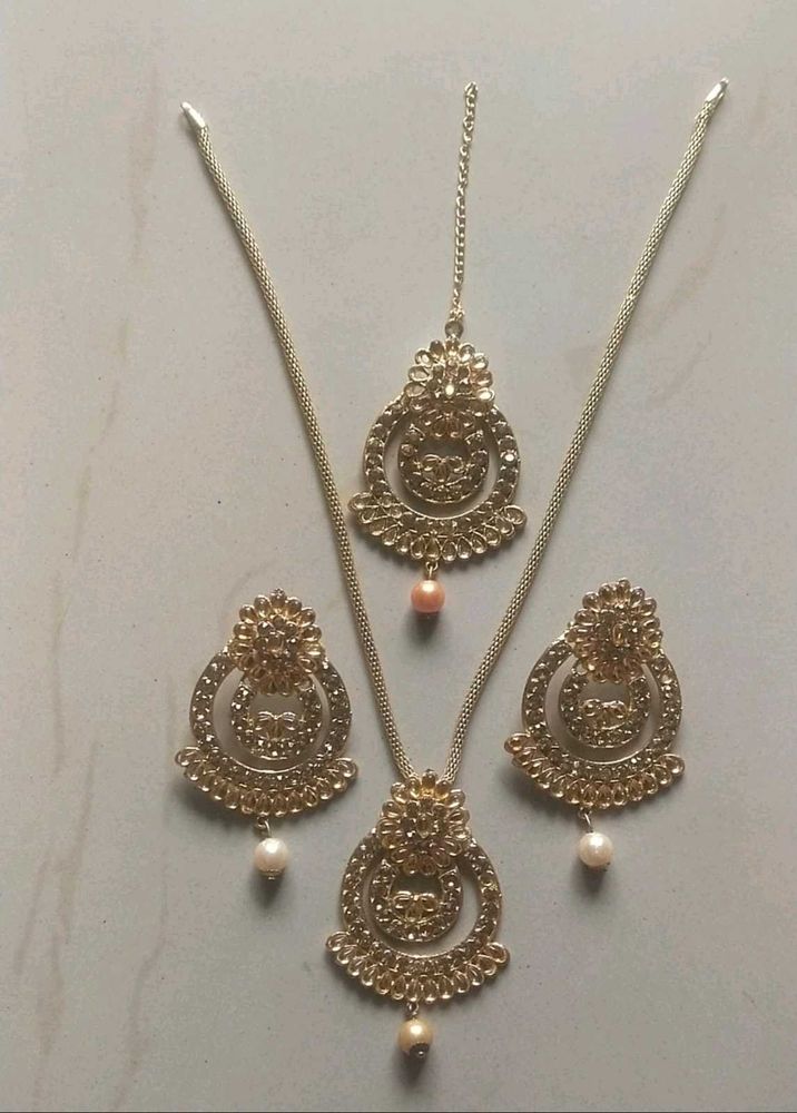 Elegant Gold-Tone Jewelry Set Artificial