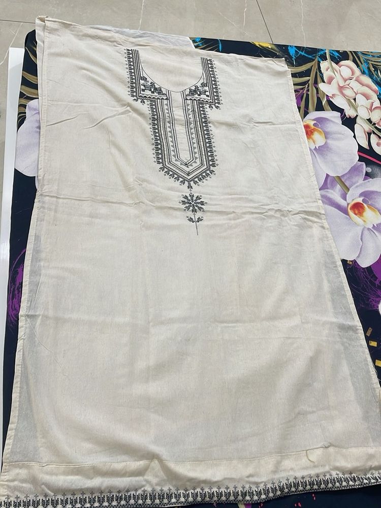 Elegant unstich  Embroidered Kurta