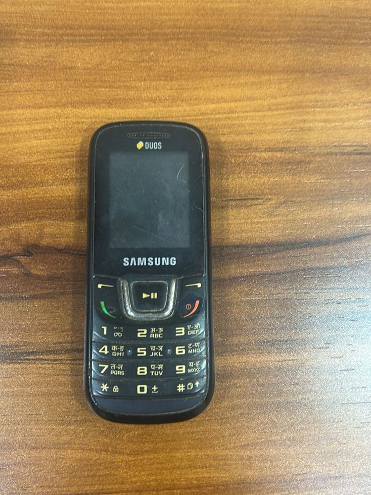 Samsung Basic Phone - Retro!