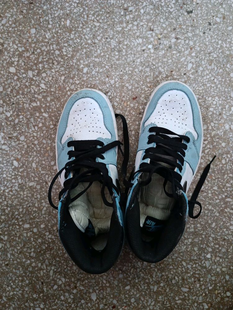 Sports Shoes