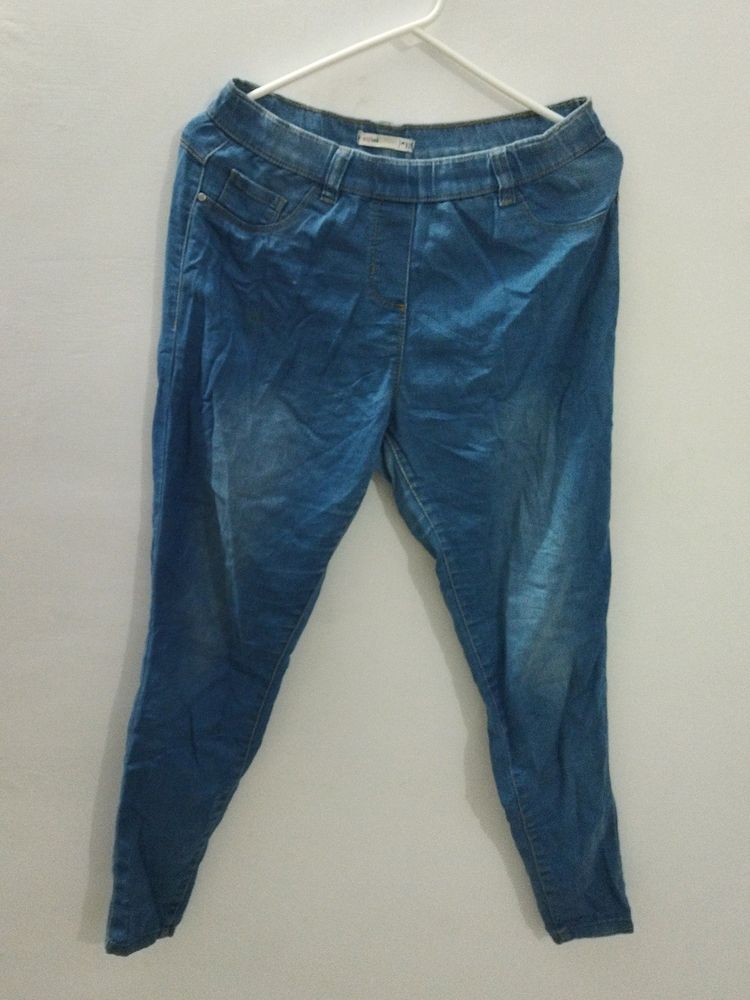 A RED TAG BRAND DENIM JEANS