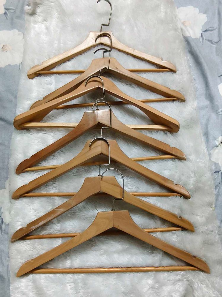 Combo Wooden Premium Hangers 6 Pieces Set