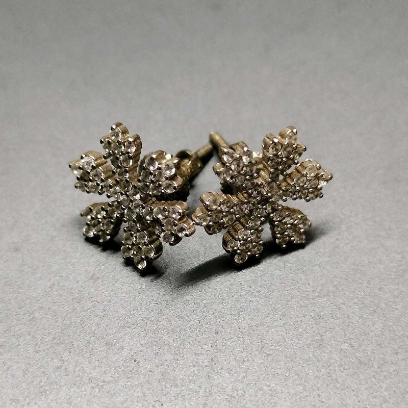 Silver GIVA Snowflake Earrings