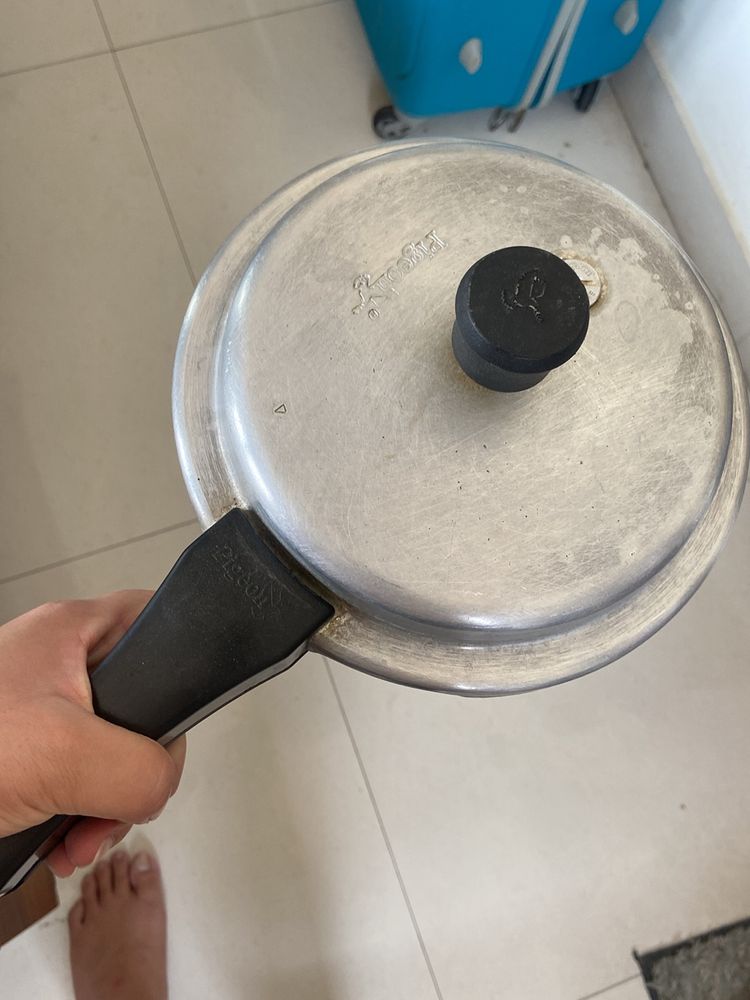 Reselling Pigeon Induction Base Pressure Cooker 3L