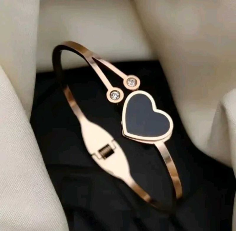 Elegant Rose gold Black Heart Designer Bracelet