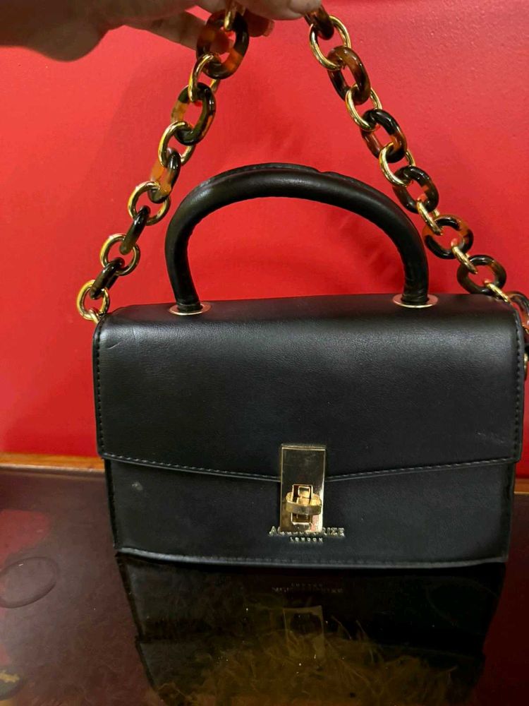 Chic Black Handbag