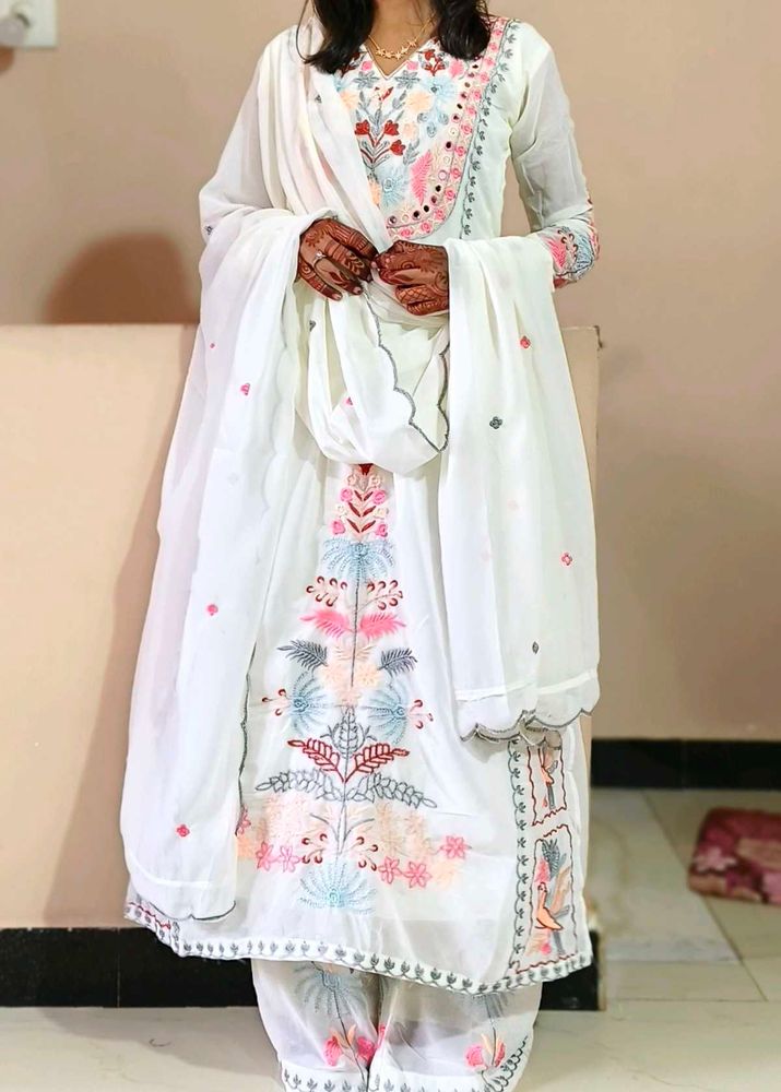 Elegant Embroidered Salwar Kameez