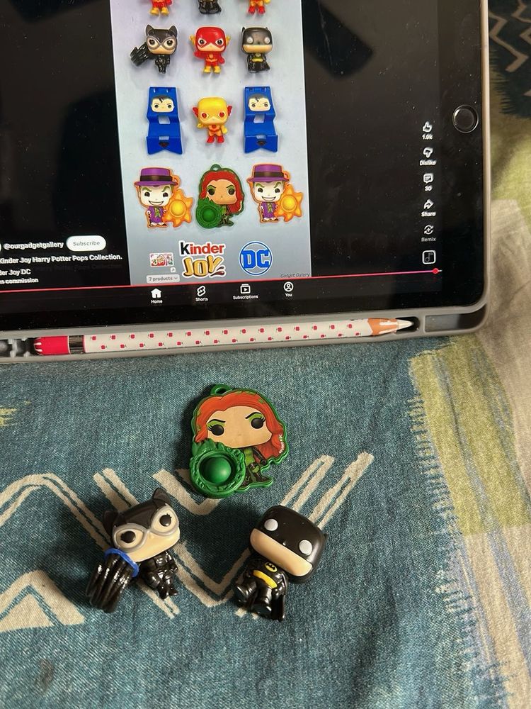 DC Kinder Joy Figures