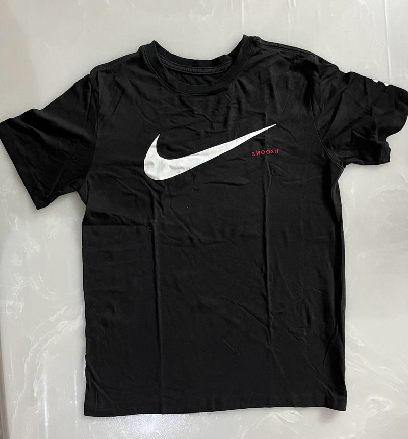 Nike Swoosh Tshirt