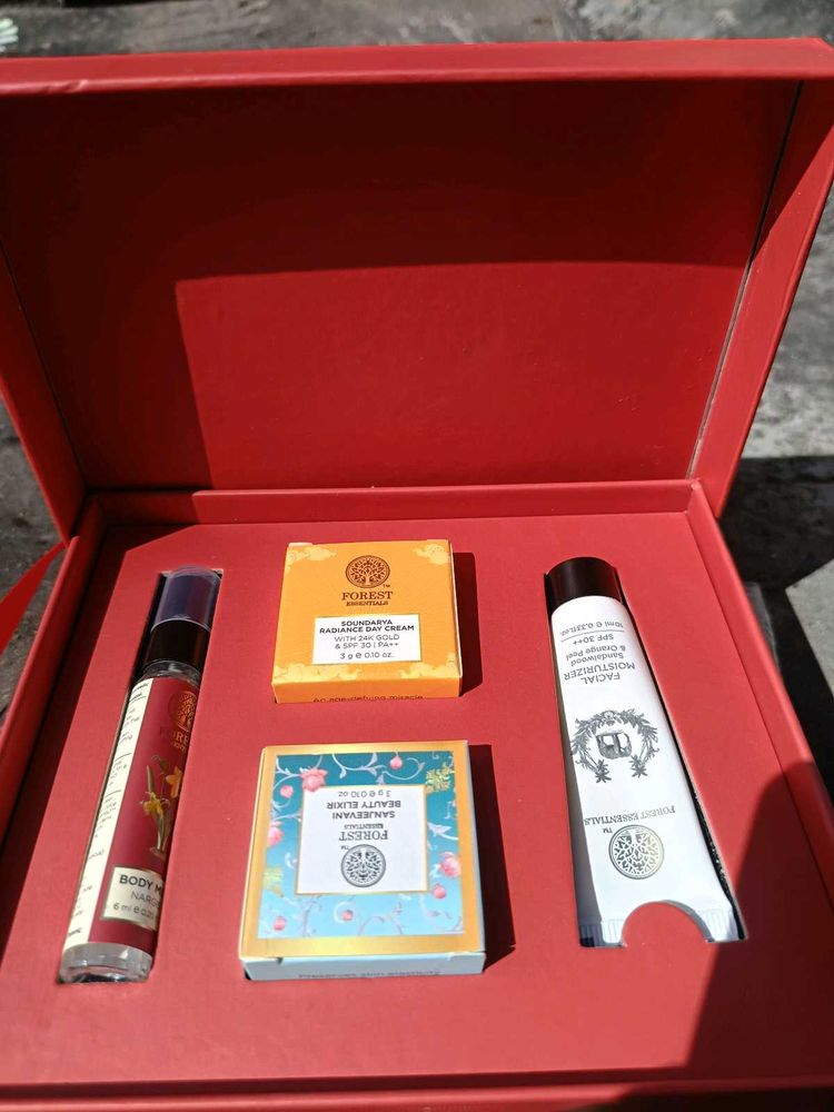 Forest Essentials Gift Set