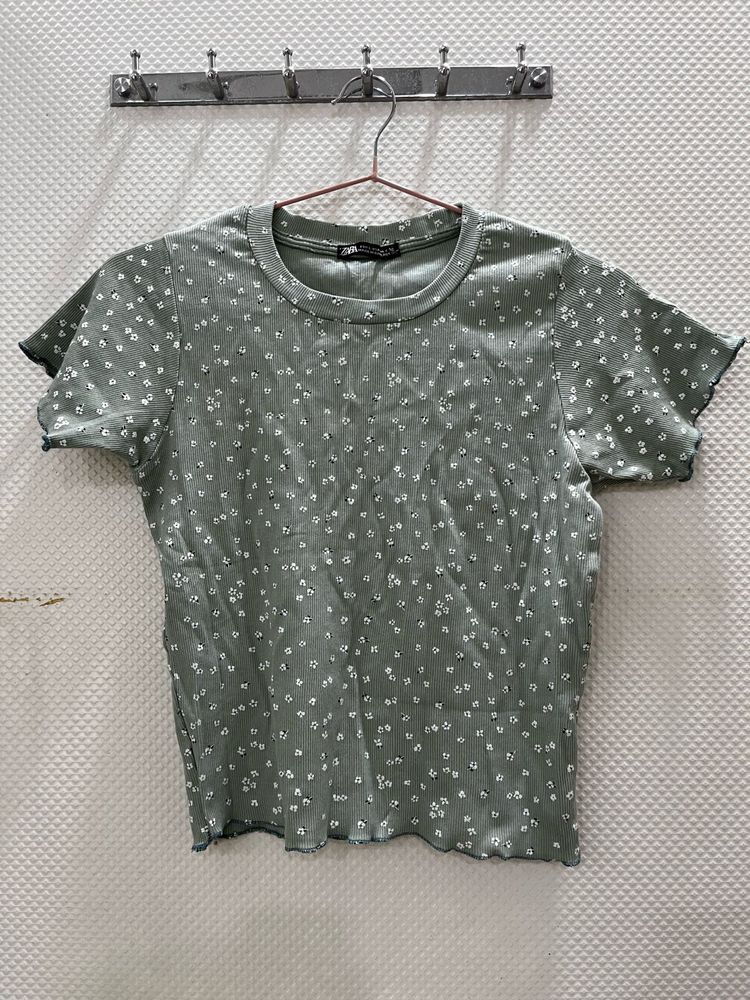 ZARA Ribbed Floral Tee – Soft Sage Green, Size S