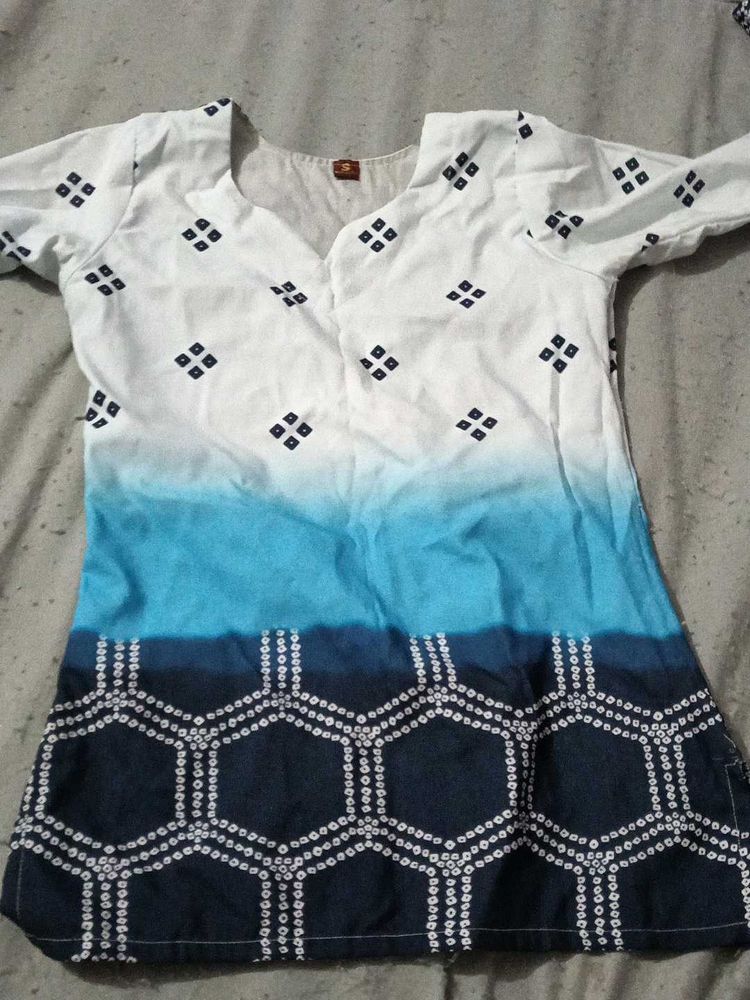 Stylish Blue &amp; White Kurta