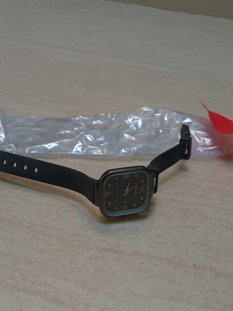 Trendy Black Square Dial Watch – Like New 🖤
