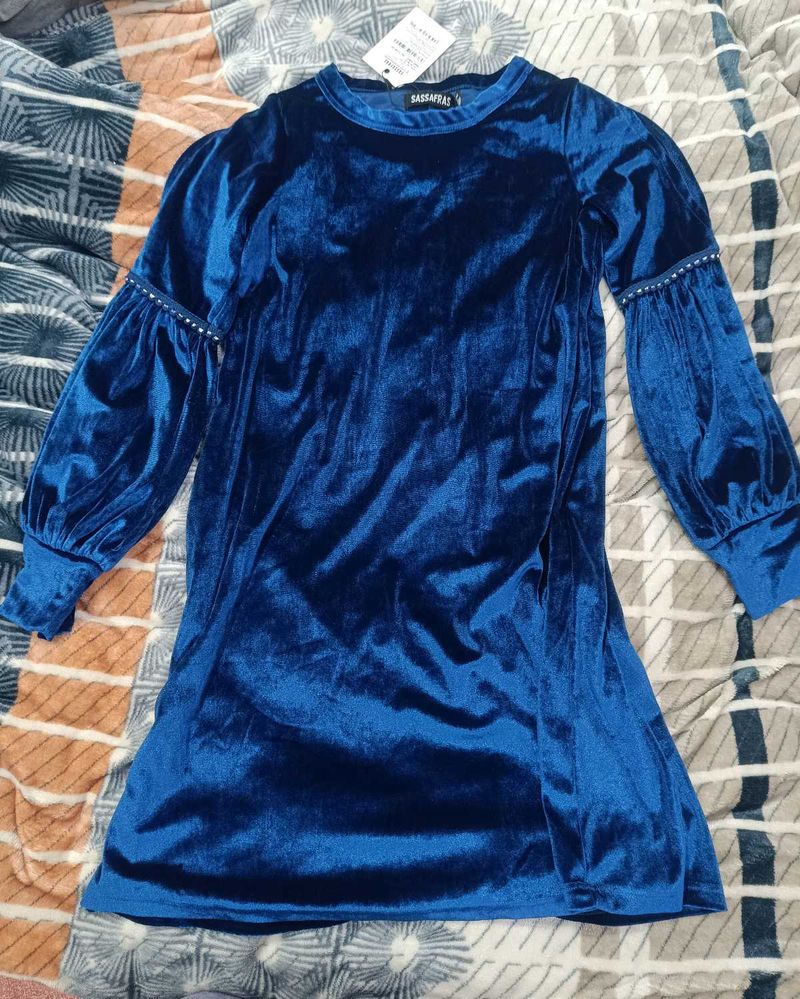 Midnight Blue Velvet Long Sleeve Dress