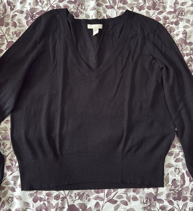 Elegant Black V-Neck Sweater