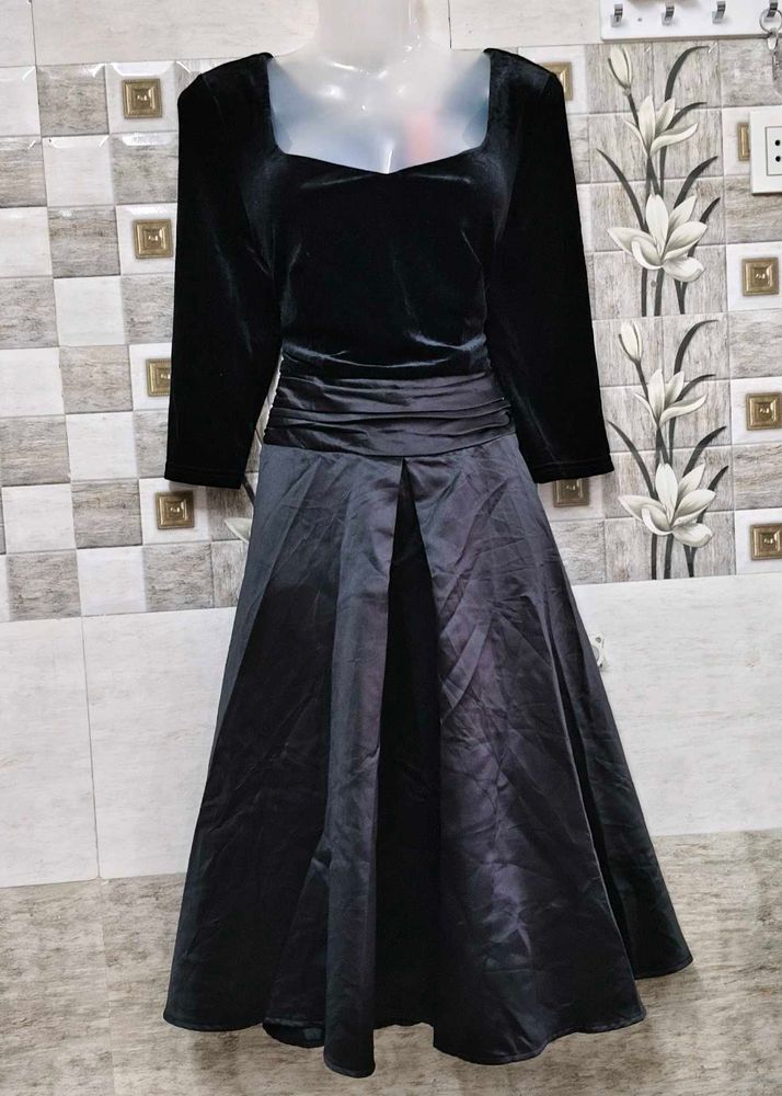 Elegant Black Velvet Midi Dress