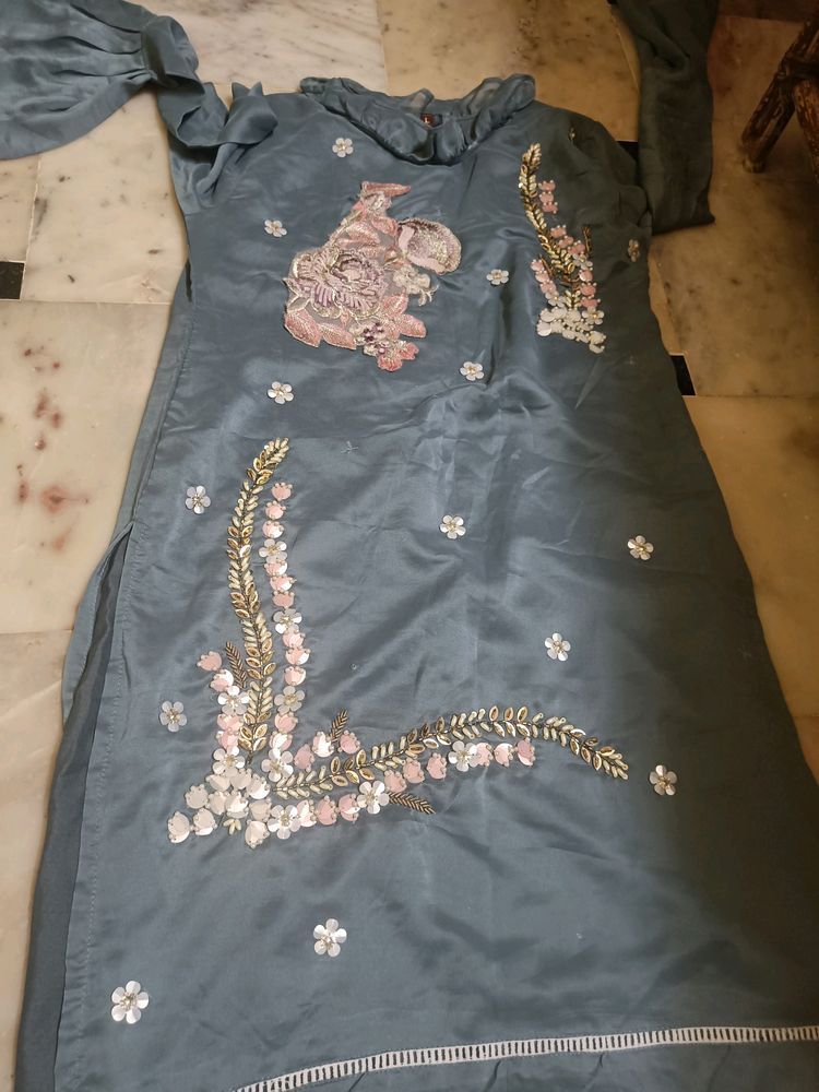 Pretty Set With Dupatta And Pant