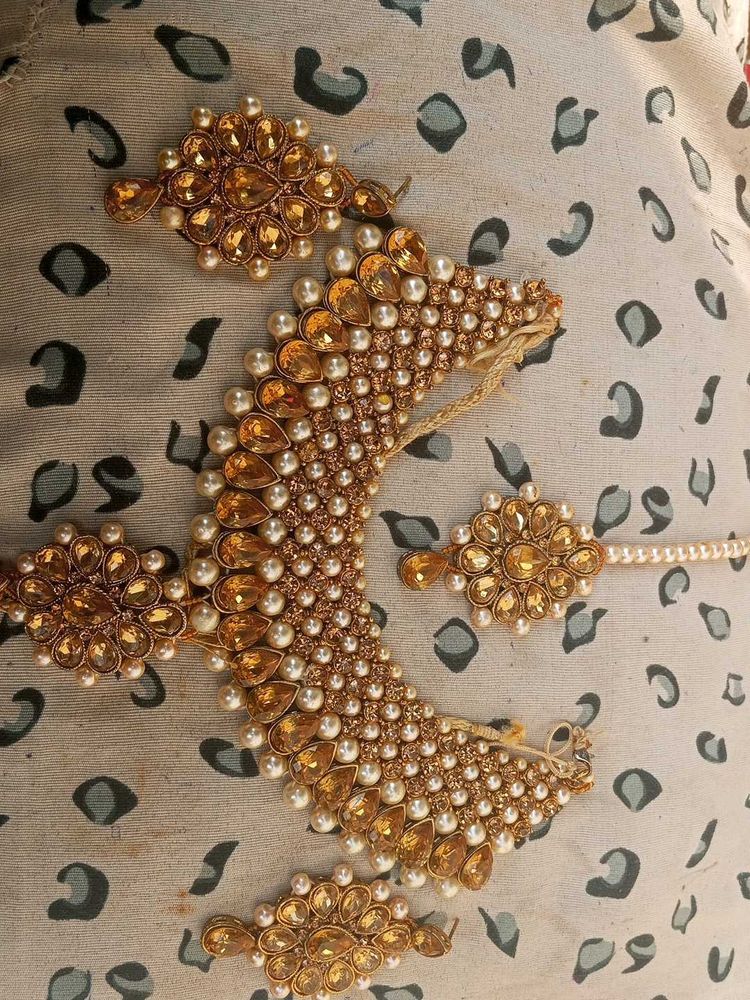 Elegant Gold-Toned Jewelry Set