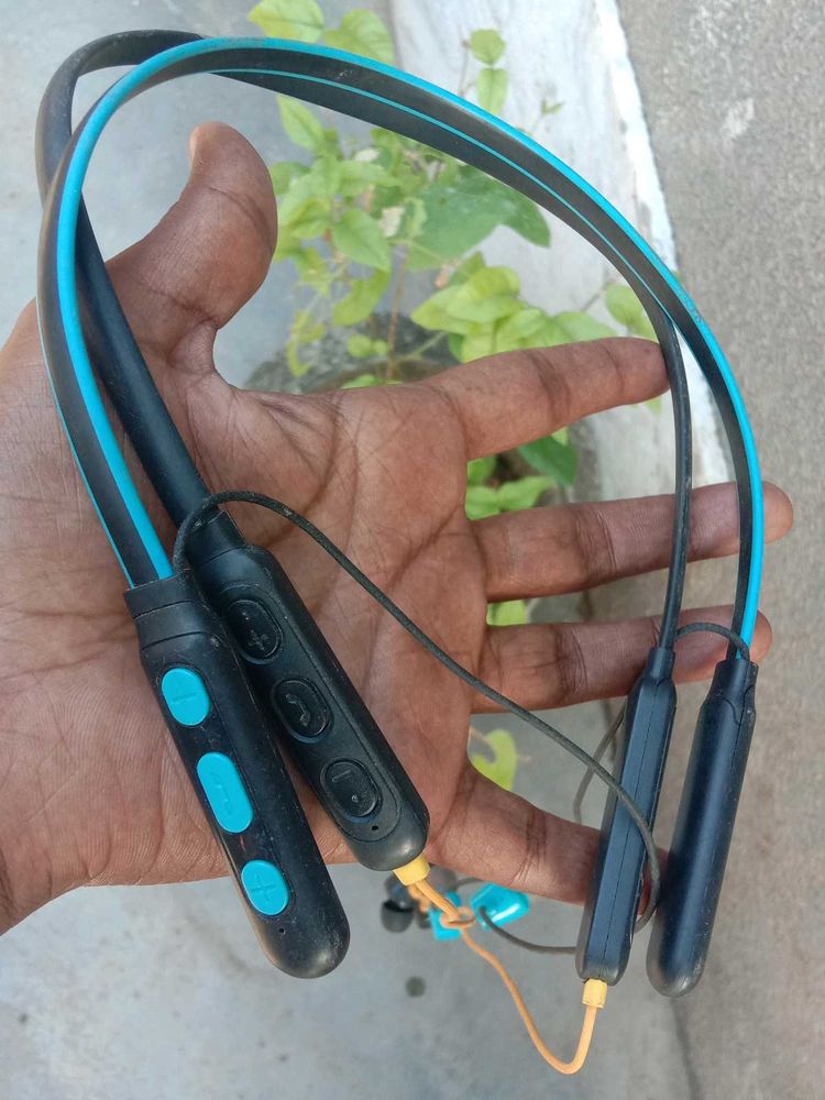 2pcs Bluetooth Earphones