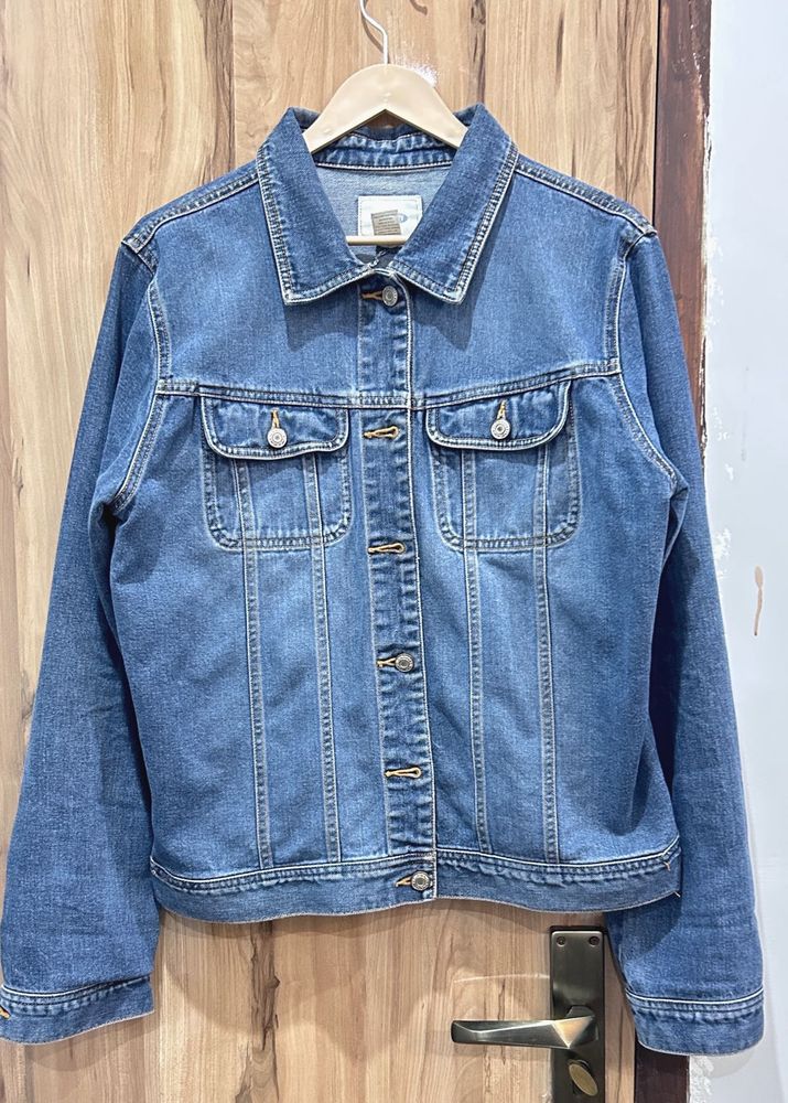 🔹Denim Jacket