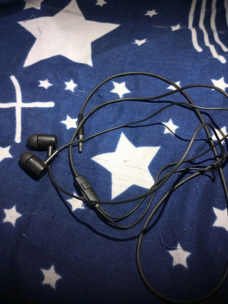 Black Wired Earphone